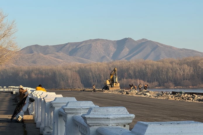В Усть-Каменогорске продолжается строительство проезда под Иртышским мостом